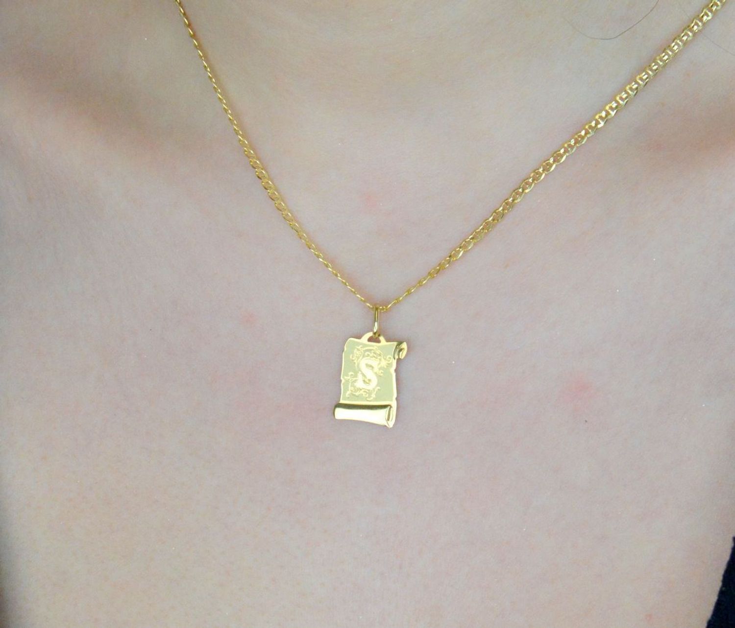 Zawieszka złota Papirus Literka S, złota literka S pr 585 ZA 2411S 585. Zawieszka złota na prezent. Zawieszka z literą. Zawieszka dla imienia. Zawieszka złota prezentowa. Złoto próby 585.1.jpg